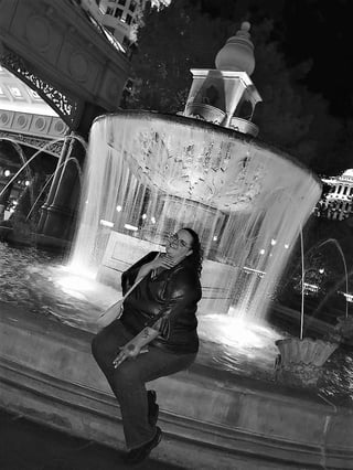 Khrys posing at the Bellagio fountain